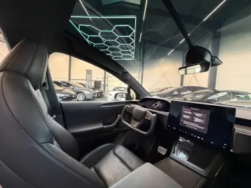 TESLA MODEL X PLAID   HARWARE 4   YOKE   6SEAT   22