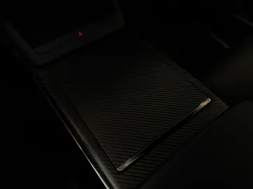 TESLA MODEL X PLAID   HARWARE 4   YOKE   6SEAT   22