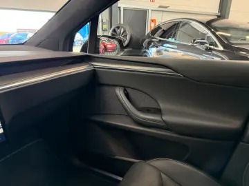 TESLA MODEL X PLAID   HARWARE 4   YOKE   6SEAT   22