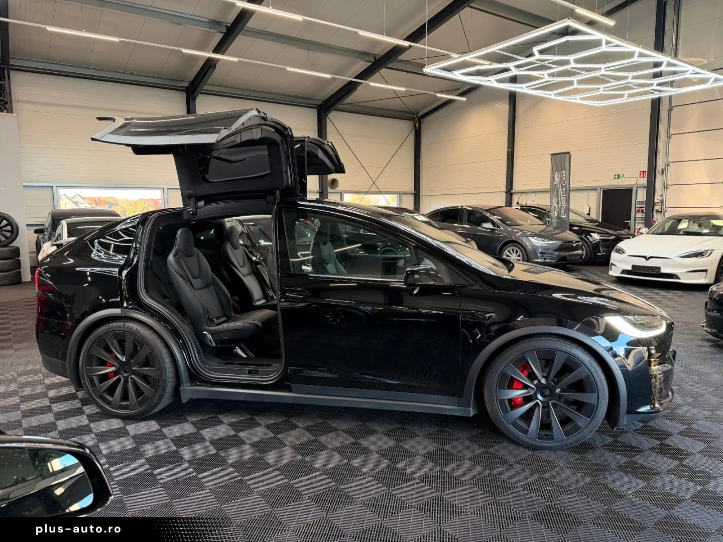 TESLA MODEL X PLAID   HARWARE 4   YOKE   6SEAT   22