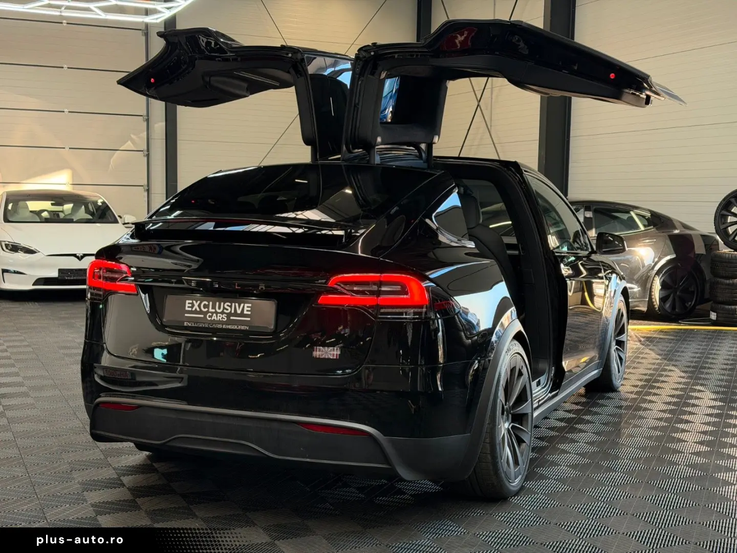 TESLA MODEL X PLAID   HARWARE 4   YOKE   6SEAT   22