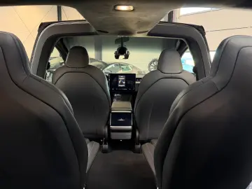 TESLA MODEL X PLAID   HARWARE 4   YOKE   6SEAT   22