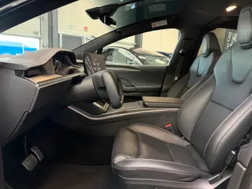 TESLA MODEL X PLAID   HARWARE 4   YOKE   6SEAT   22