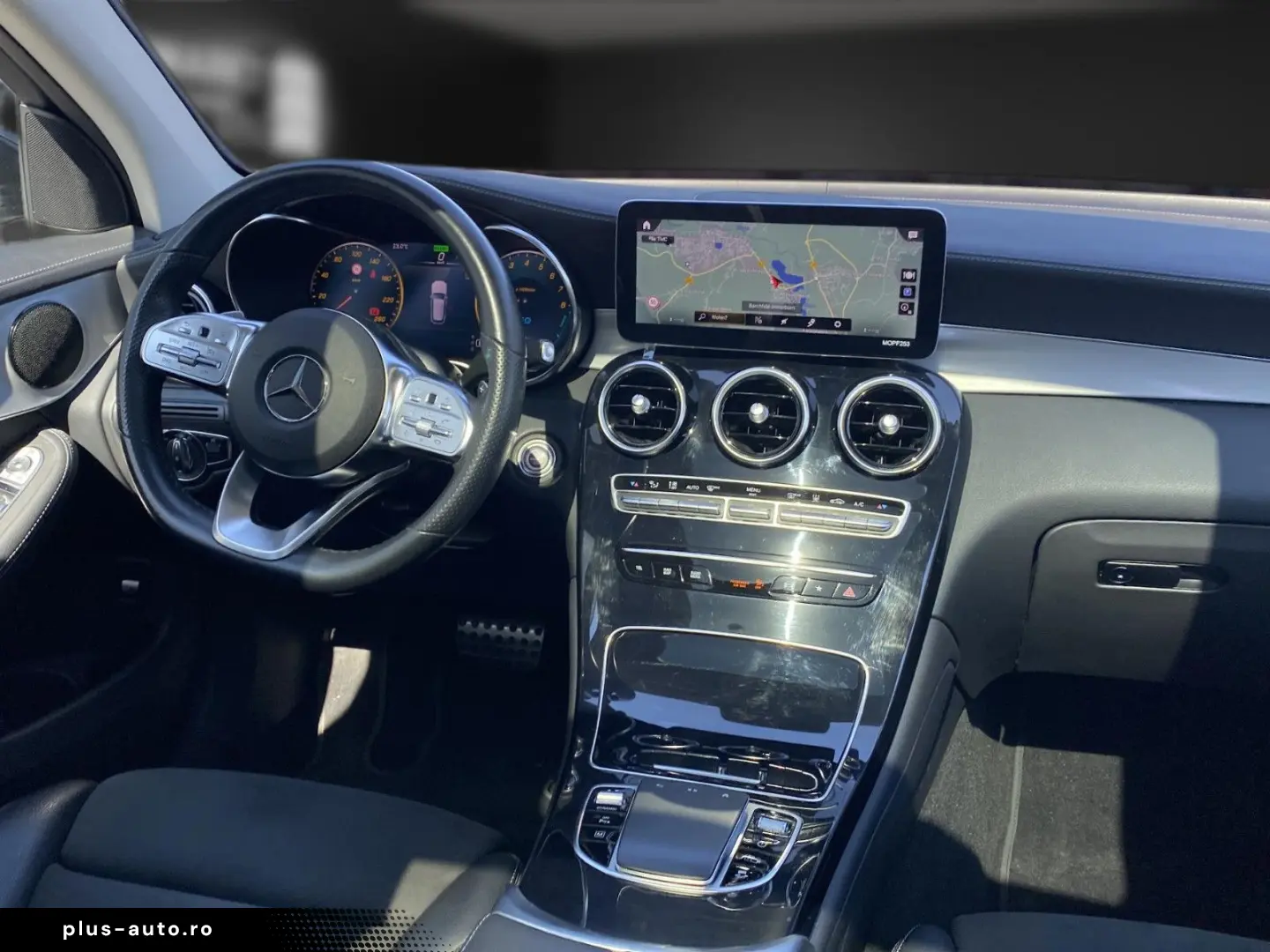 MERCEDES-BENZ GLC 300 e AMG 19 Pano Kamera AHK Sound Leder