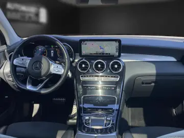 MERCEDES-BENZ GLC 300 e AMG 19 Pano Kamera AHK Sound Leder