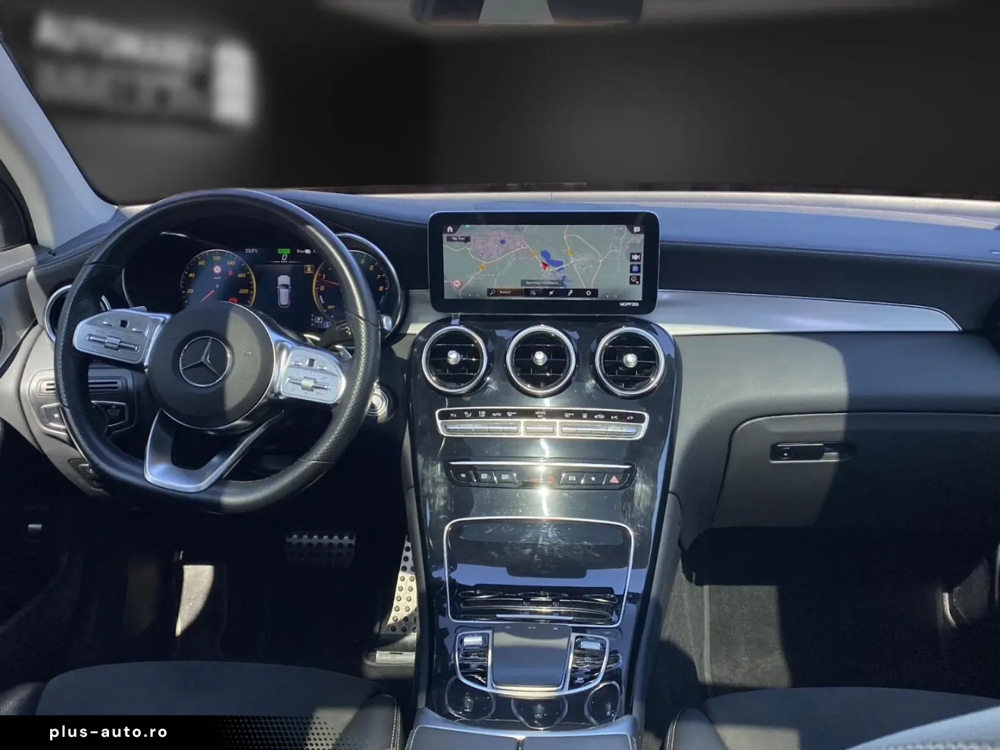 MERCEDES-BENZ GLC 300 e AMG 19 Pano Kamera AHK Sound Leder