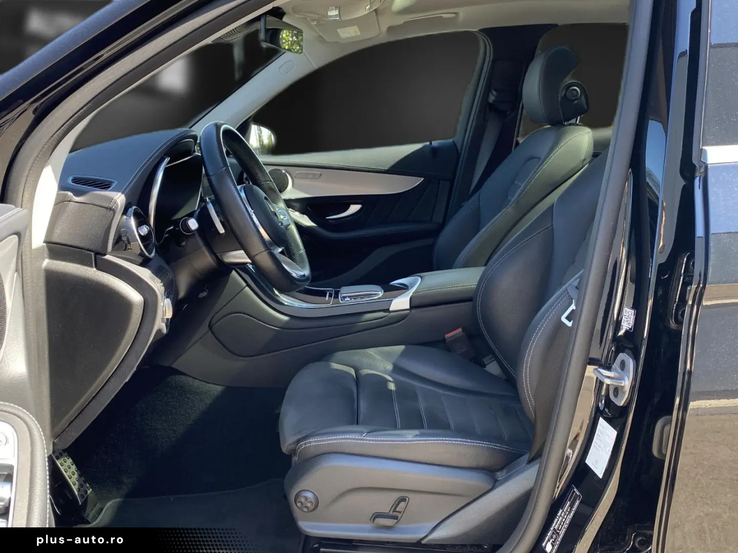 MERCEDES-BENZ GLC 300 e AMG 19 Pano Kamera AHK Sound Leder