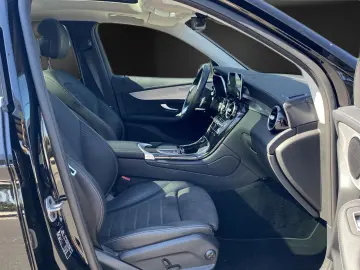 MERCEDES-BENZ GLC 300 e AMG 19 Pano Kamera AHK Sound Leder
