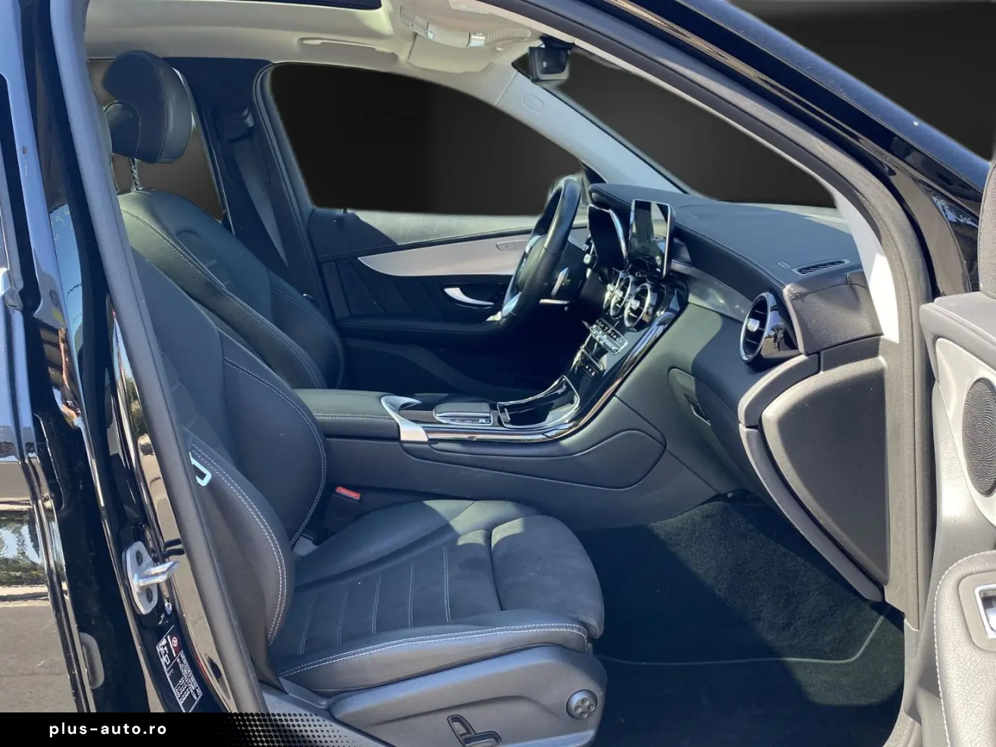 MERCEDES-BENZ GLC 300 e AMG 19 Pano Kamera AHK Sound Leder