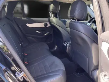 MERCEDES-BENZ GLC 300 e AMG 19 Pano Kamera AHK Sound Leder