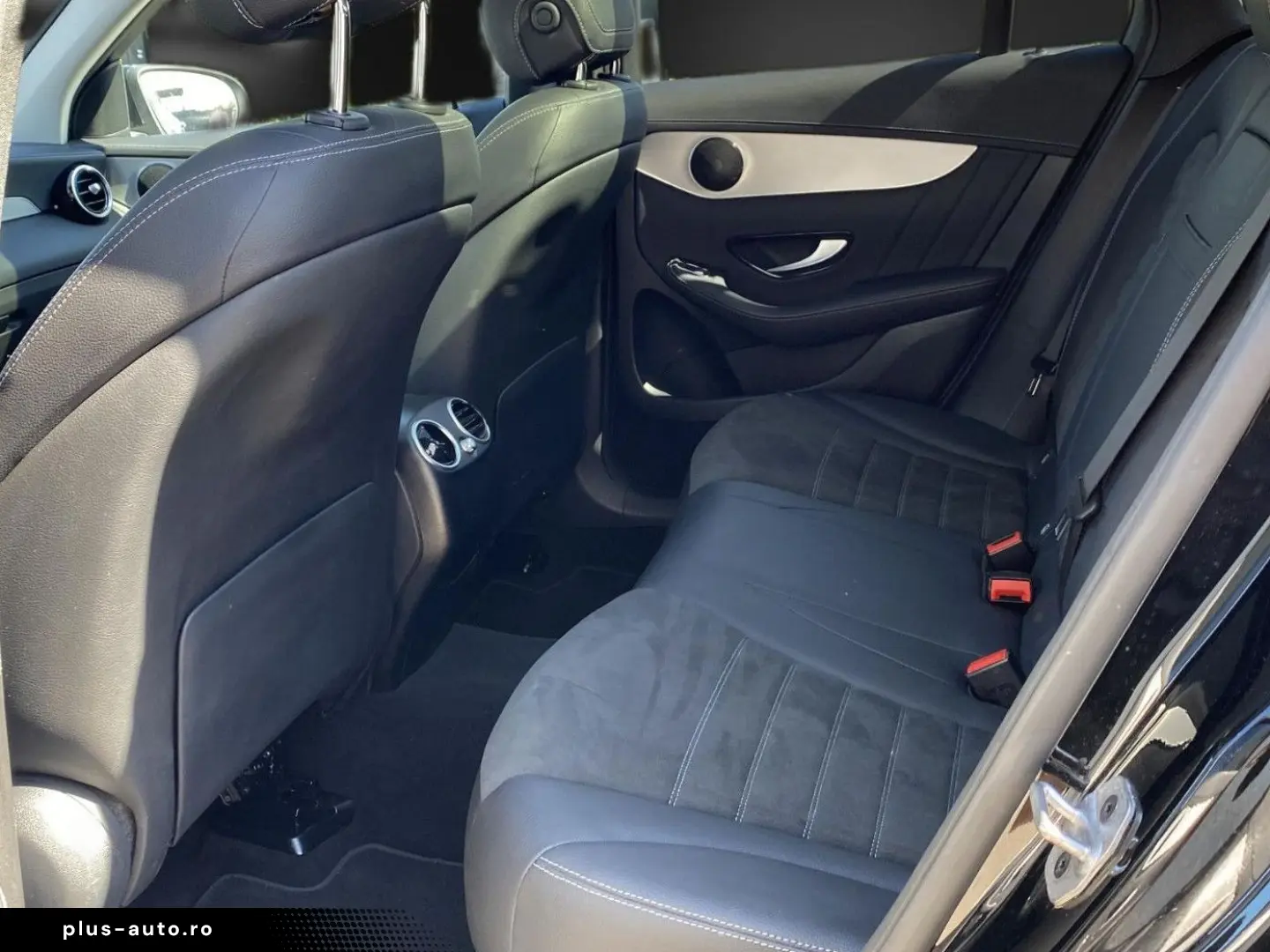 MERCEDES-BENZ GLC 300 e AMG 19 Pano Kamera AHK Sound Leder