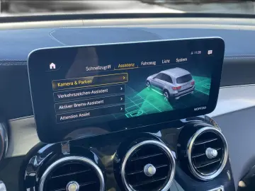 MERCEDES-BENZ GLC 300 e AMG 19 Pano Kamera AHK Sound Leder