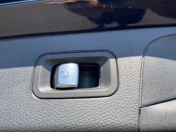 MERCEDES-BENZ GLC 300 e AMG 19 Pano Kamera AHK Sound Leder