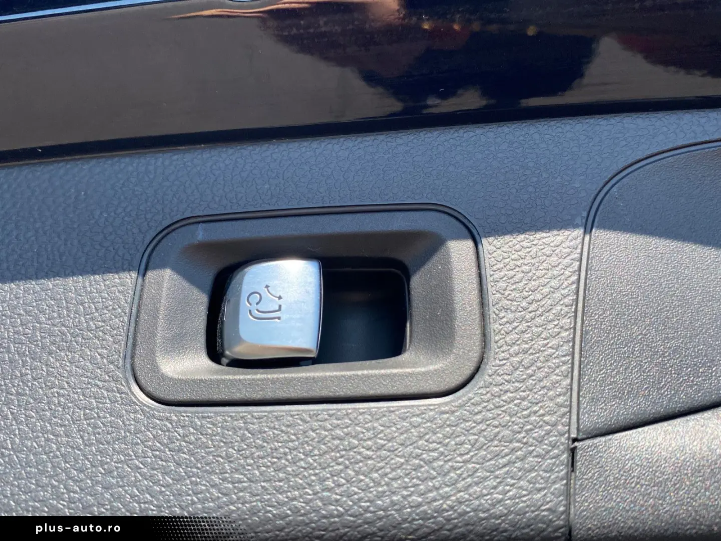 MERCEDES-BENZ GLC 300 e AMG 19 Pano Kamera AHK Sound Leder