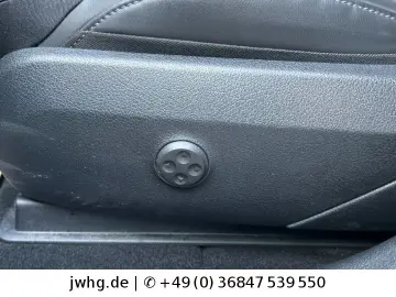 MERCEDES-BENZ GLC 300 d 4M AMG Distronic Kam Memory AHK 20