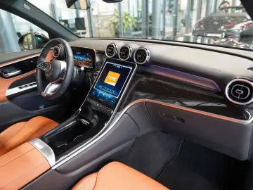 MERCEDES-BENZ GLC 300 e 4M AVANTGARDE Panoramadach DISTRONIC