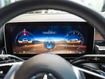 MERCEDES-BENZ GLC 300 e 4M AVANTGARDE Panoramadach DISTRONIC