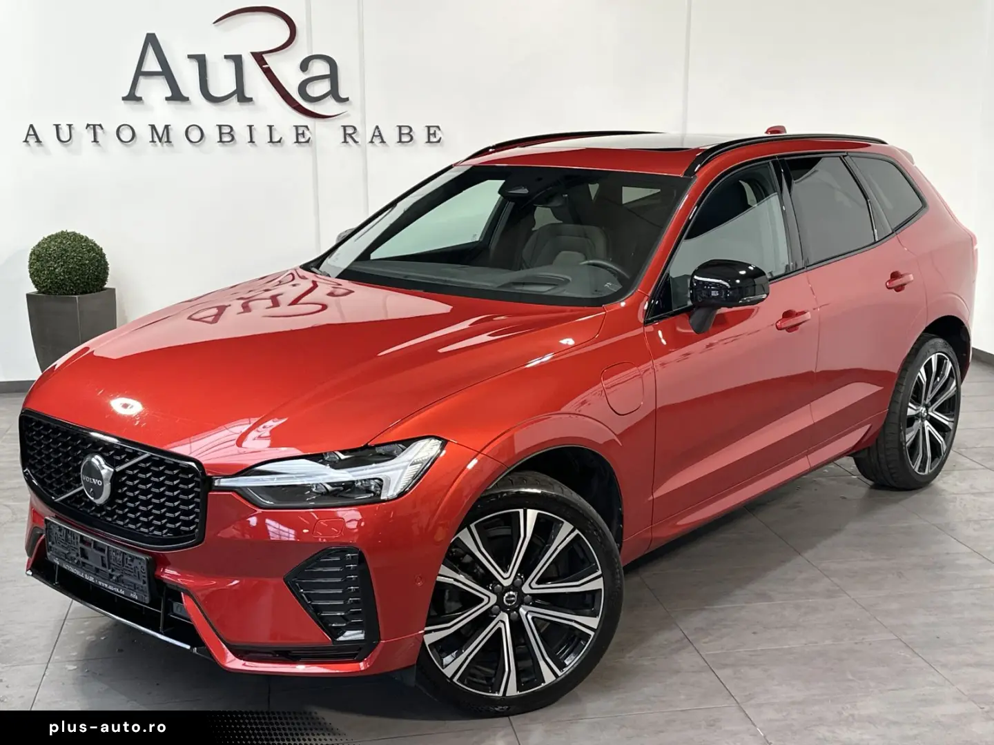 VOLVO XC60 T6 AWD R-Design NAV LED AHK 360  H&K PANO