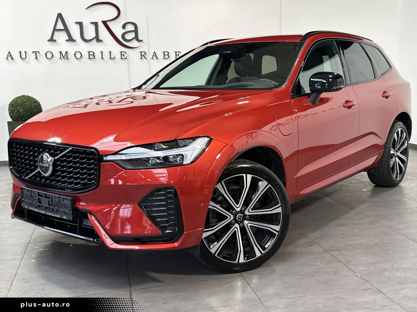 VOLVO XC60 T6 AWD R-Design NAV LED AHK 360  H&K PANO