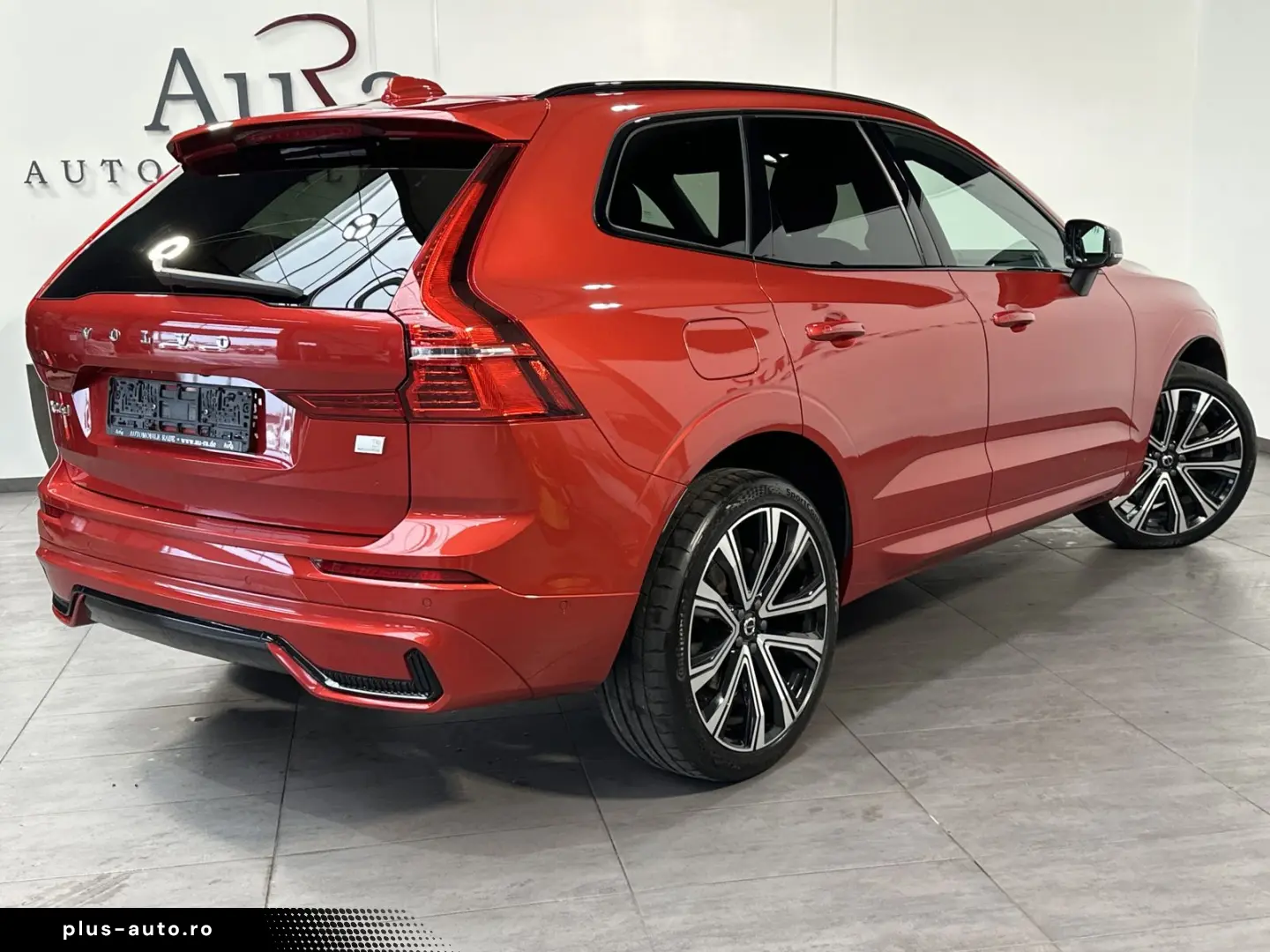 VOLVO XC60 T6 AWD R-Design NAV LED AHK 360  H&K PANO