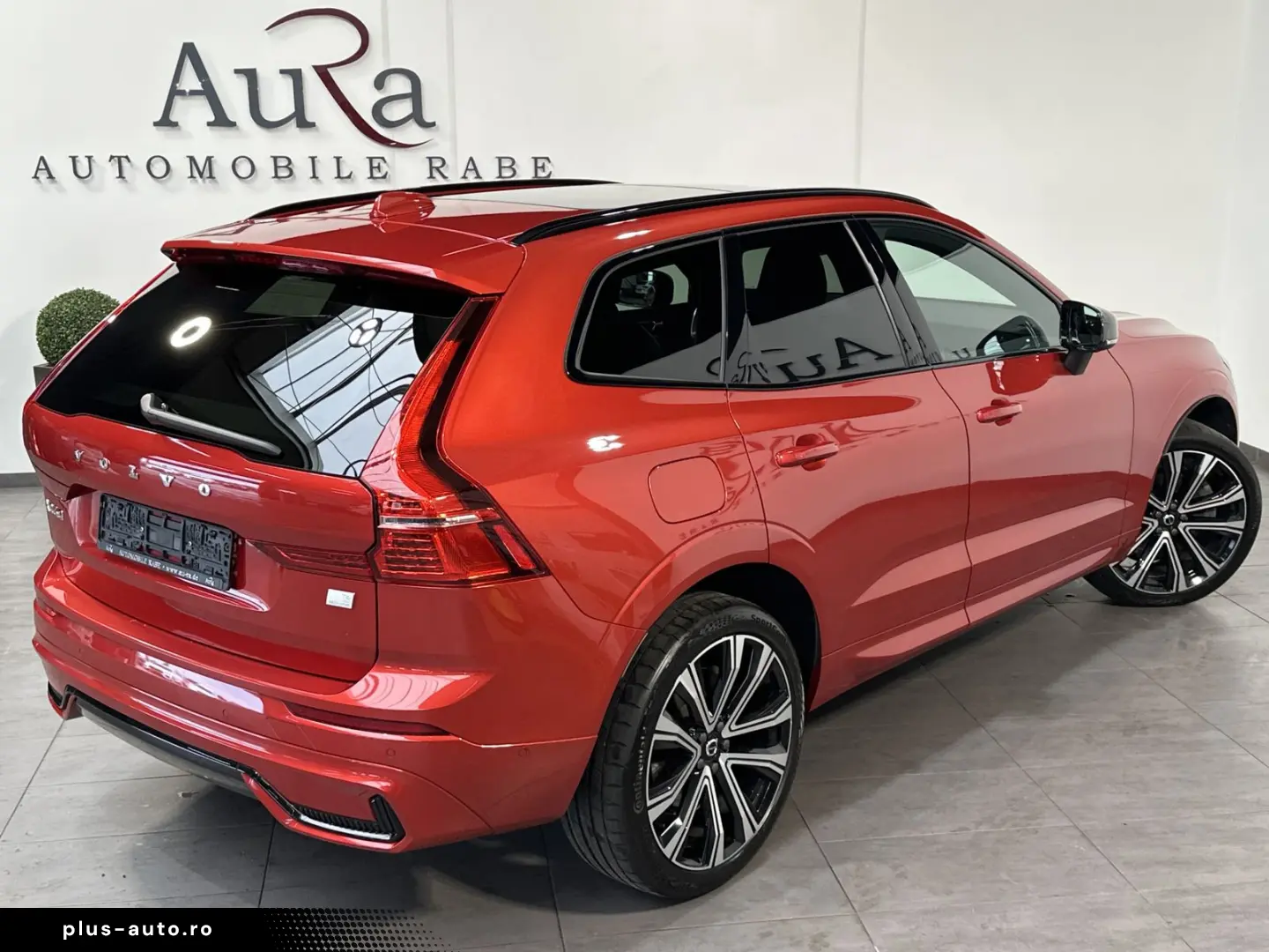 VOLVO XC60 T6 AWD R-Design NAV LED AHK 360  H&K PANO