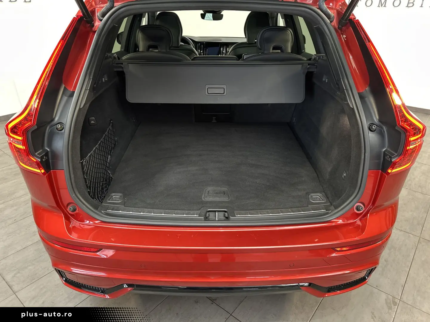 VOLVO XC60 T6 AWD R-Design NAV LED AHK 360  H&K PANO