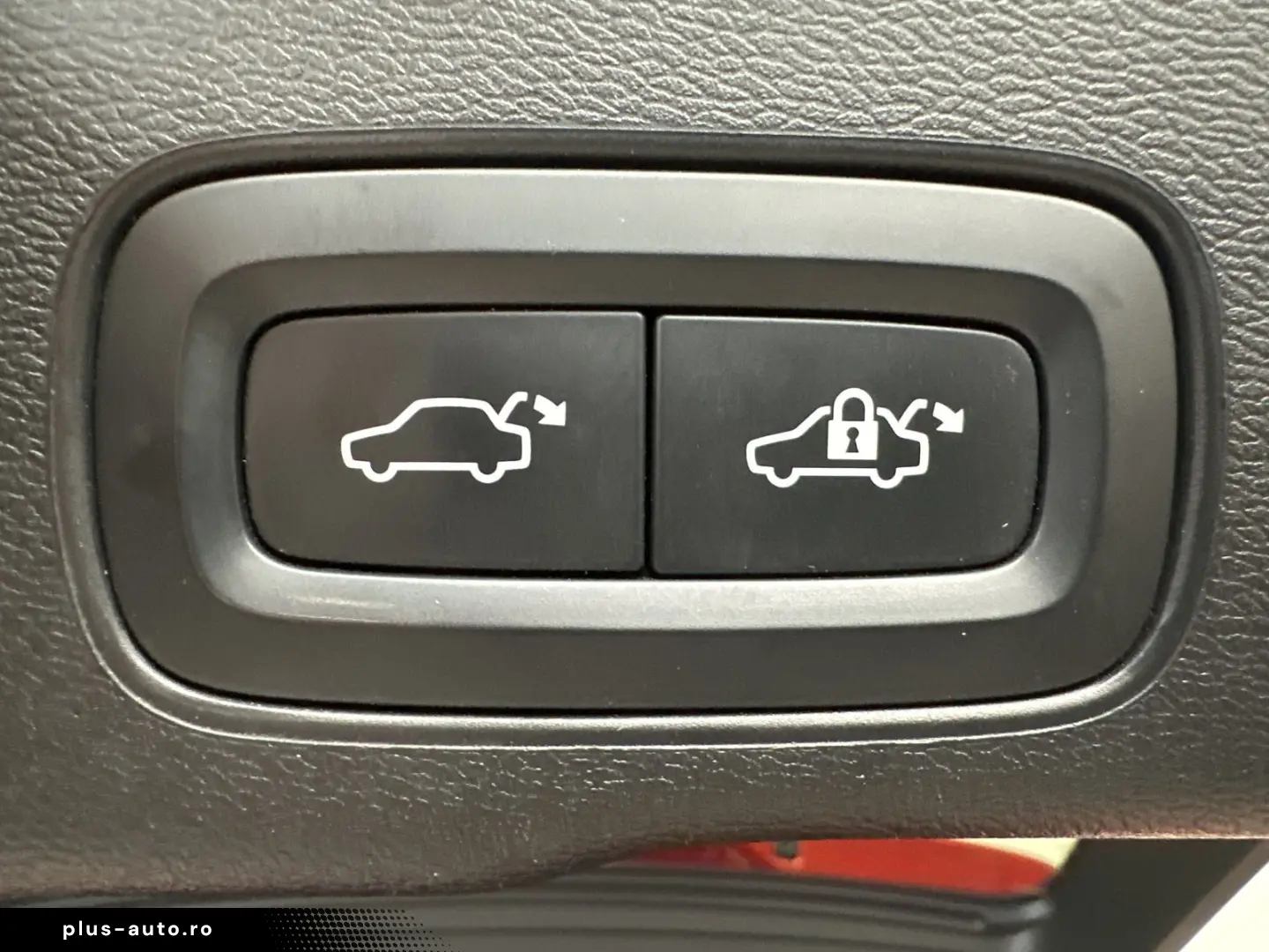 VOLVO XC60 T6 AWD R-Design NAV LED AHK 360  H&K PANO