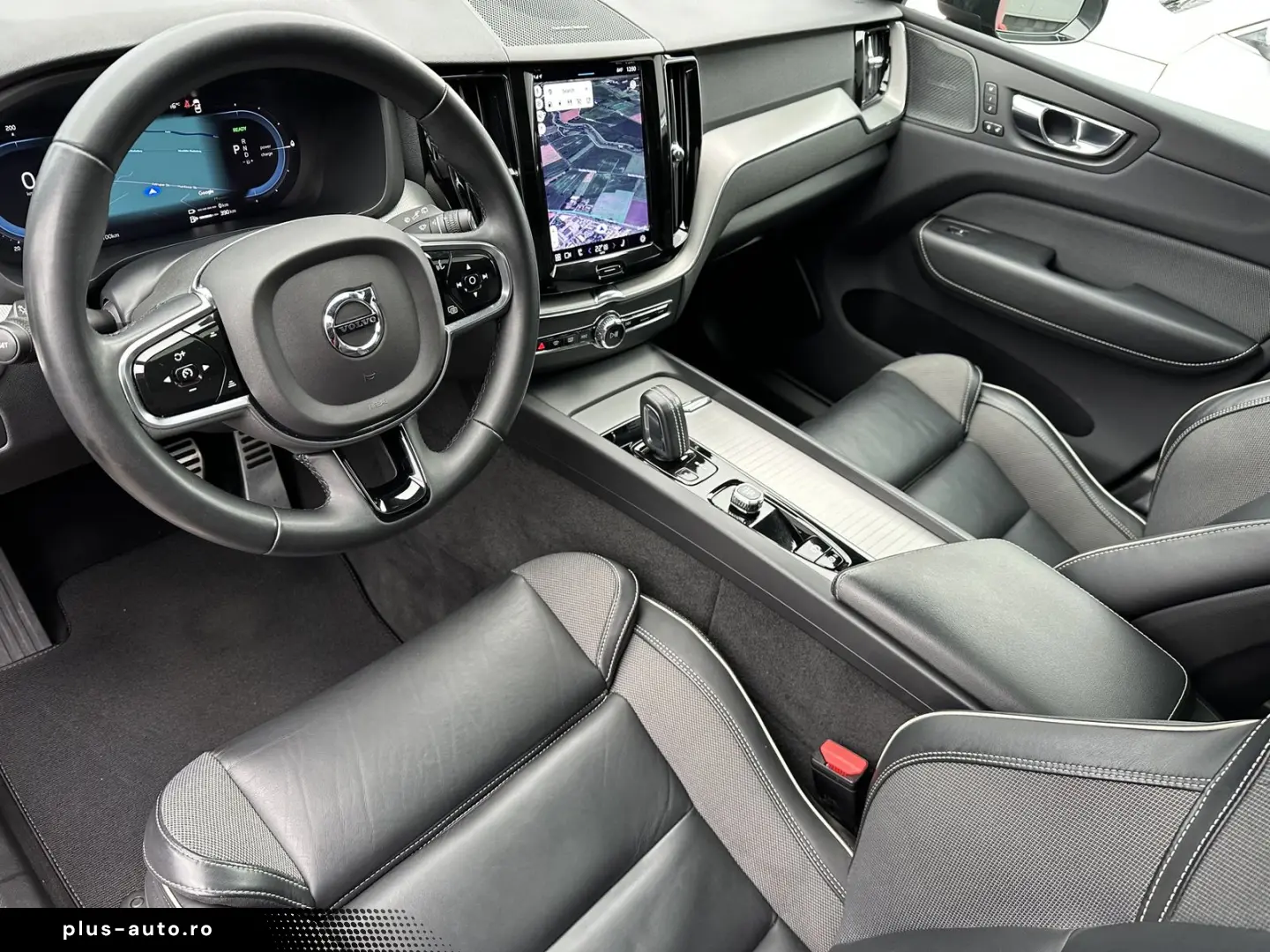 VOLVO XC60 T6 AWD R-Design NAV LED AHK 360  H&K PANO