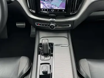 VOLVO XC60 T6 AWD R-Design NAV LED AHK 360  H&K PANO