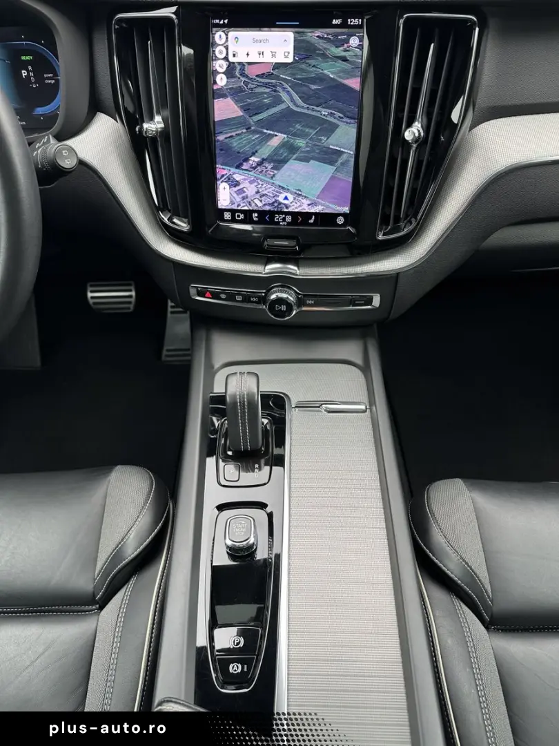 VOLVO XC60 T6 AWD R-Design NAV LED AHK 360  H&K PANO