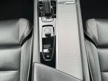 VOLVO XC60 T6 AWD R-Design NAV LED AHK 360  H&K PANO