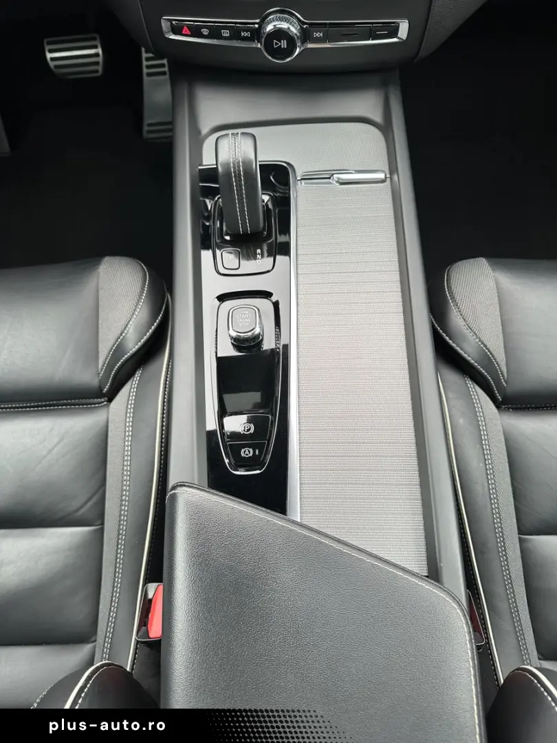 VOLVO XC60 T6 AWD R-Design NAV LED AHK 360  H&K PANO