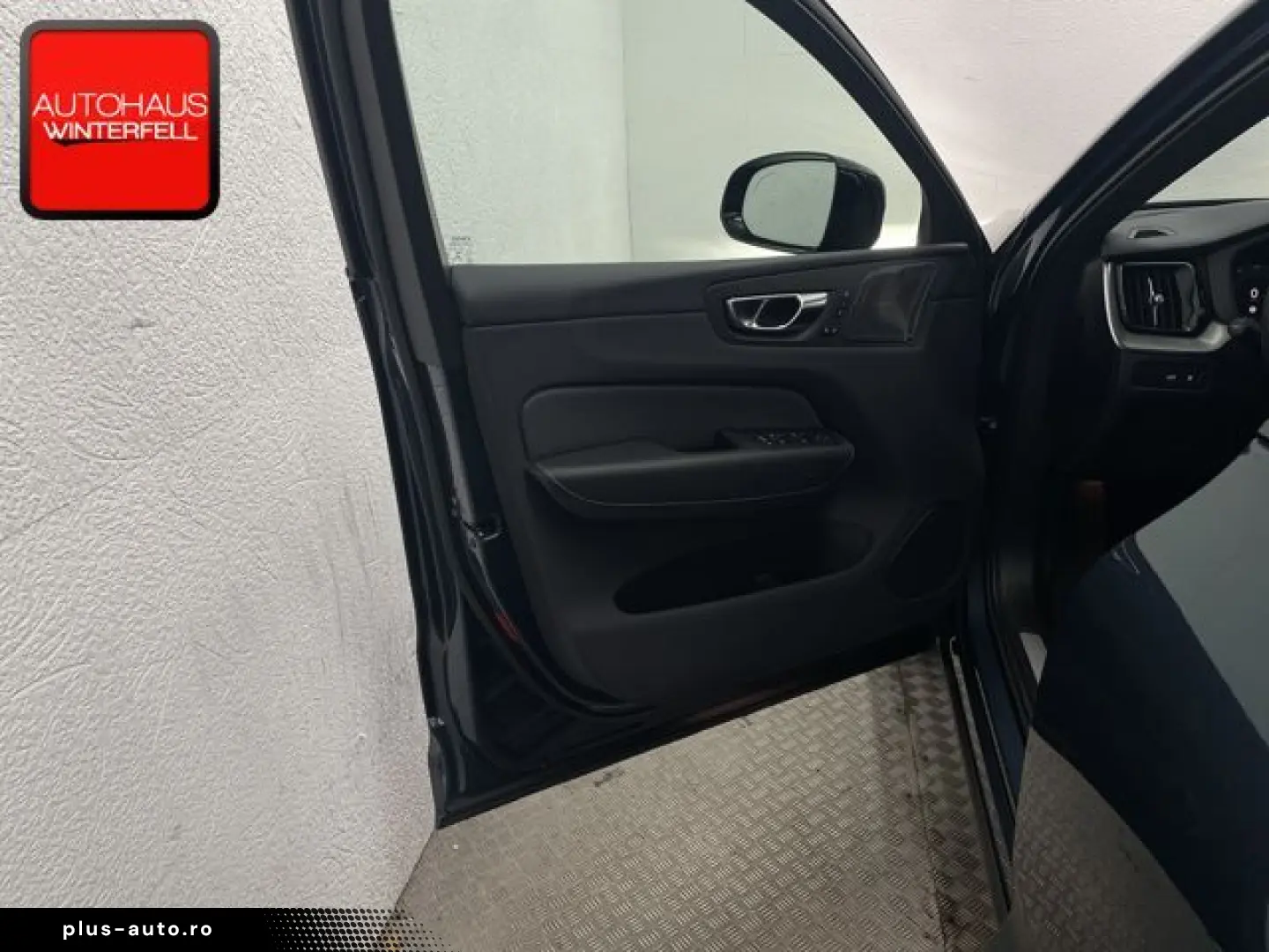 VOLVO XC60 T6 AWD PLUS DARK PANO MEMO 360 H K STANDHZG