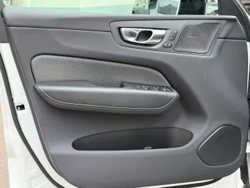 VOLVO XC60 T6 Hybrid Ultimate Dark 1Hd Unfallfrei TOP!