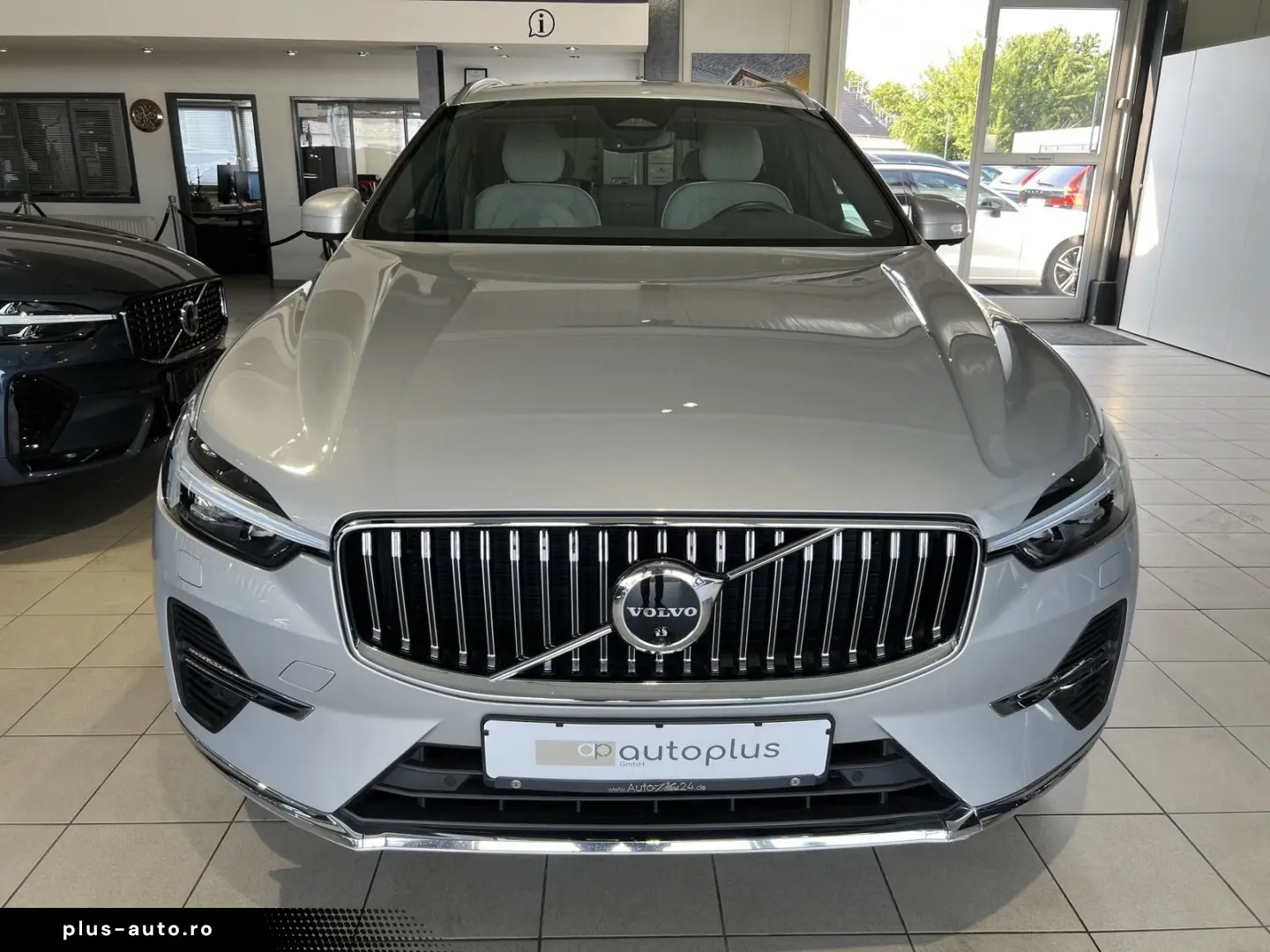 VOLVO XC60 T6 Plus Bright Recharge AWD Tailored Wool