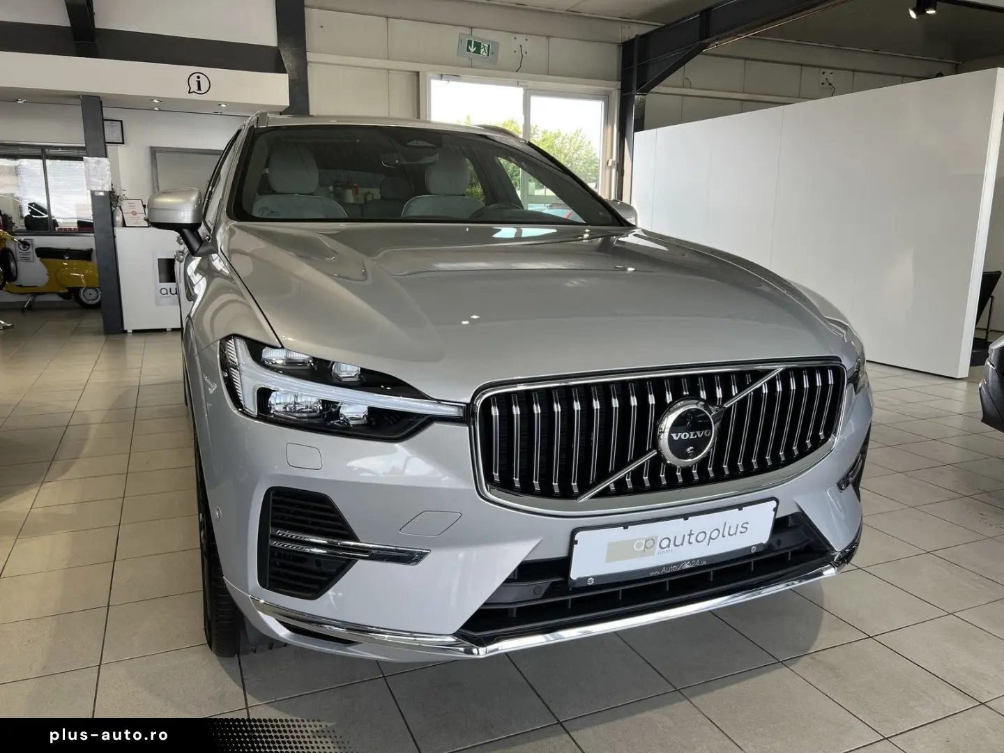 VOLVO XC60 T6 Plus Bright Recharge AWD Tailored Wool