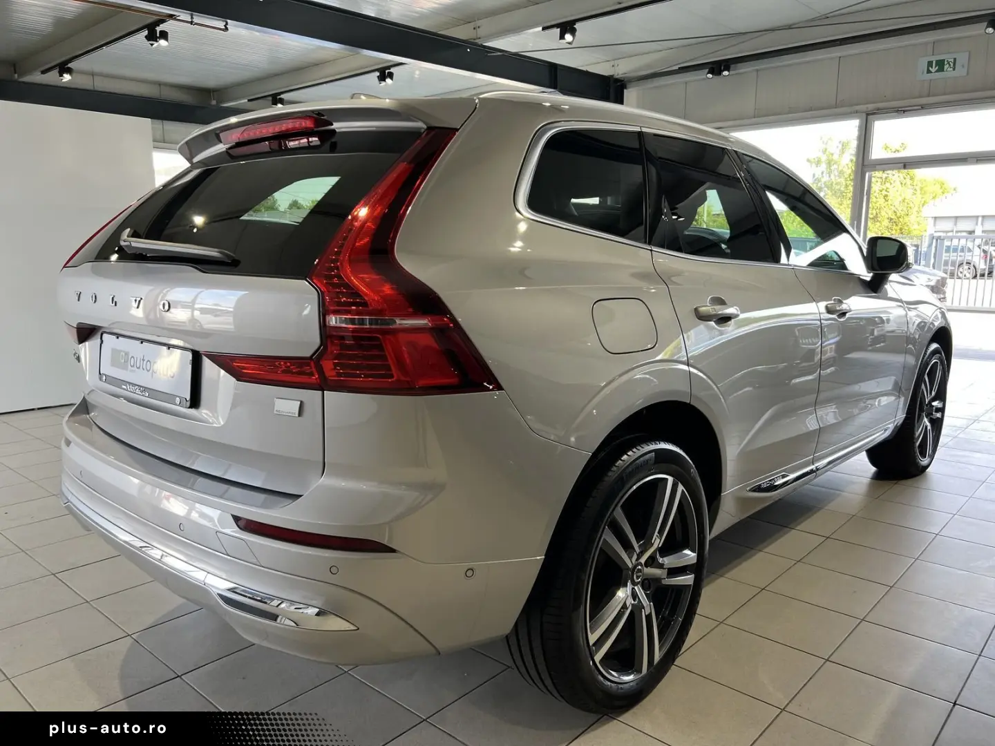 VOLVO XC60 T6 Plus Bright Recharge AWD Tailored Wool