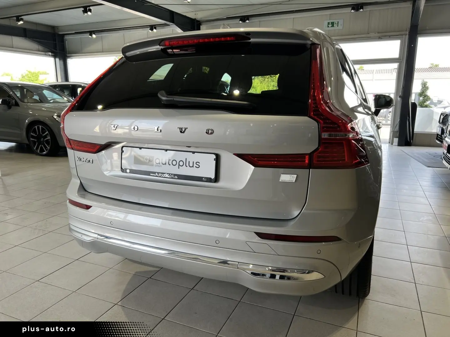 VOLVO XC60 T6 Plus Bright Recharge AWD Tailored Wool