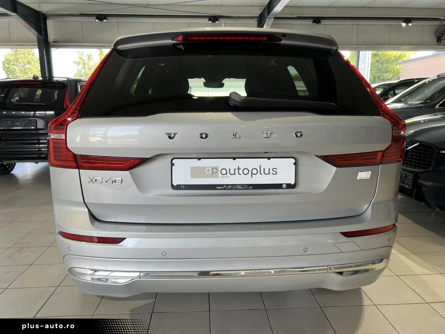 VOLVO XC60 T6 Plus Bright Recharge AWD Tailored Wool