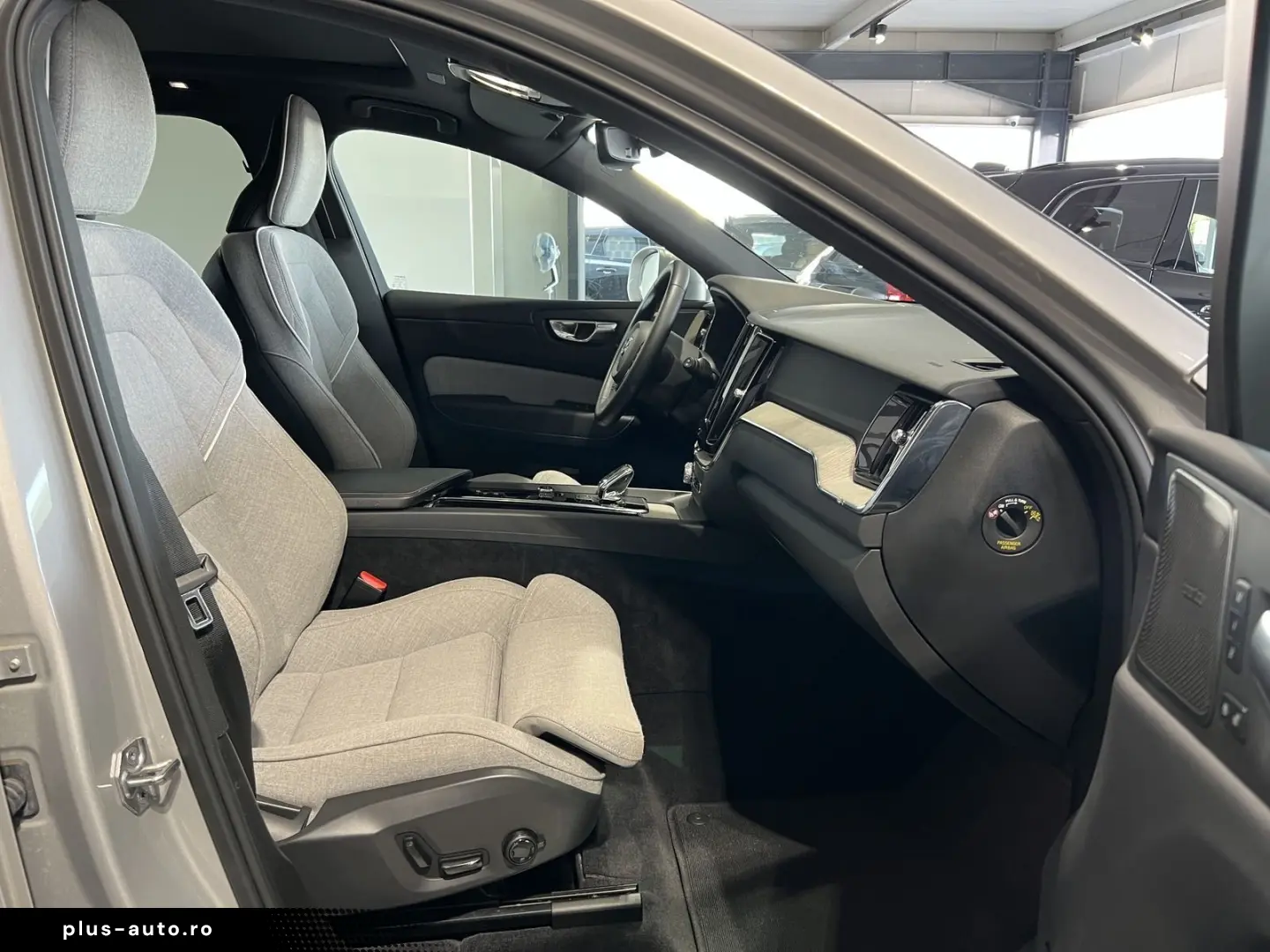 VOLVO XC60 T6 Plus Bright Recharge AWD Tailored Wool