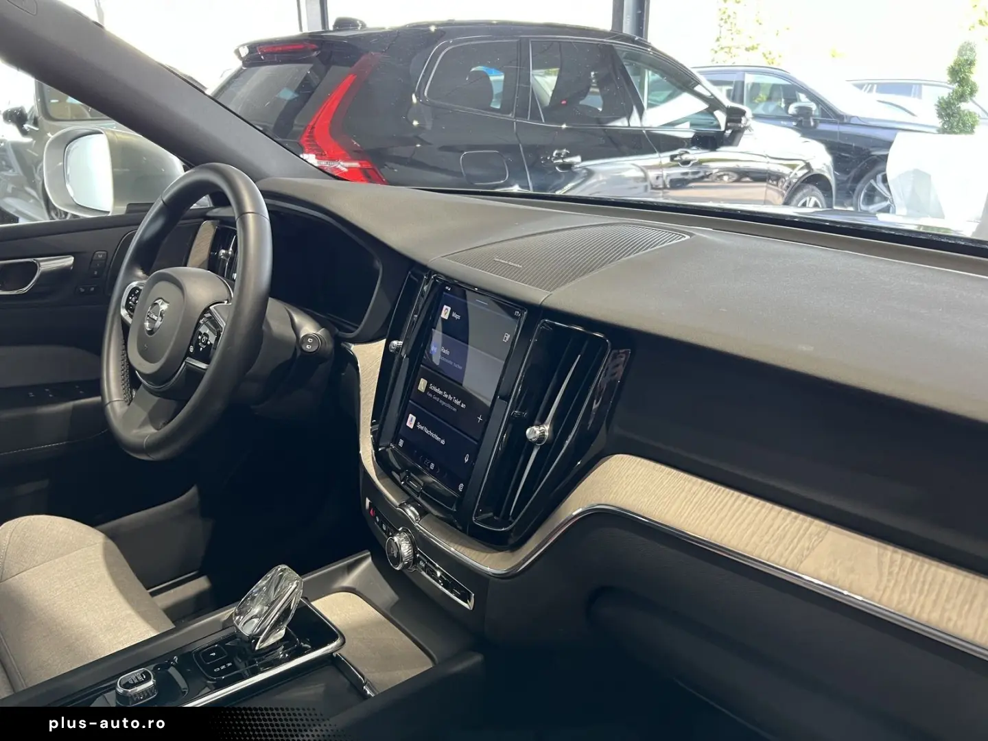 VOLVO XC60 T6 Plus Bright Recharge AWD Tailored Wool