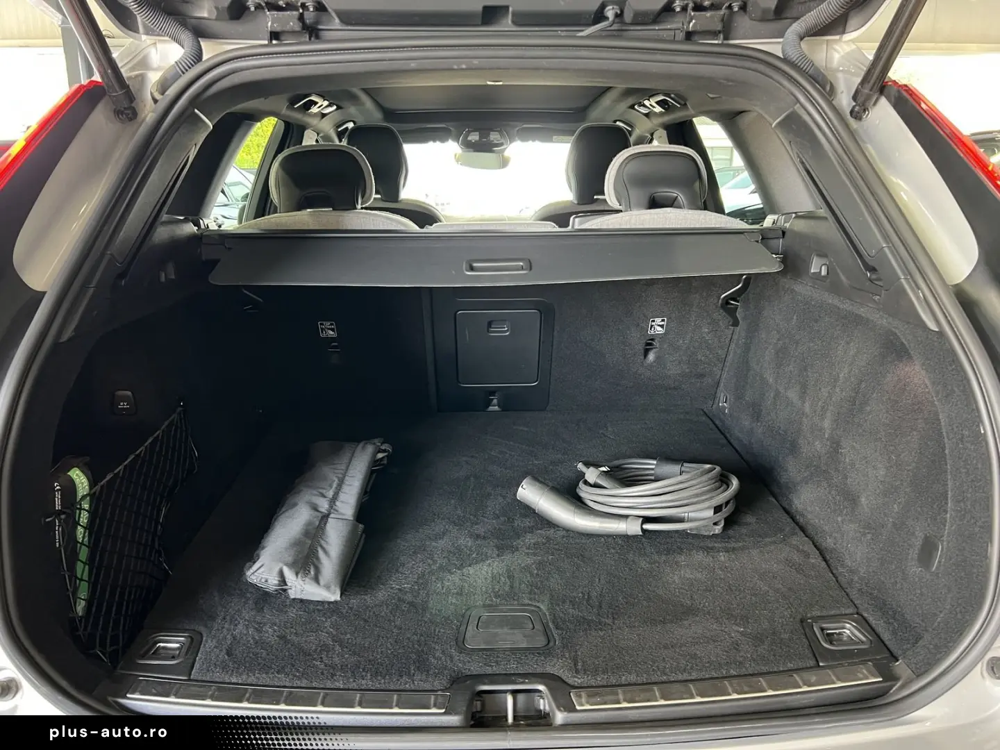 VOLVO XC60 T6 Plus Bright Recharge AWD Tailored Wool