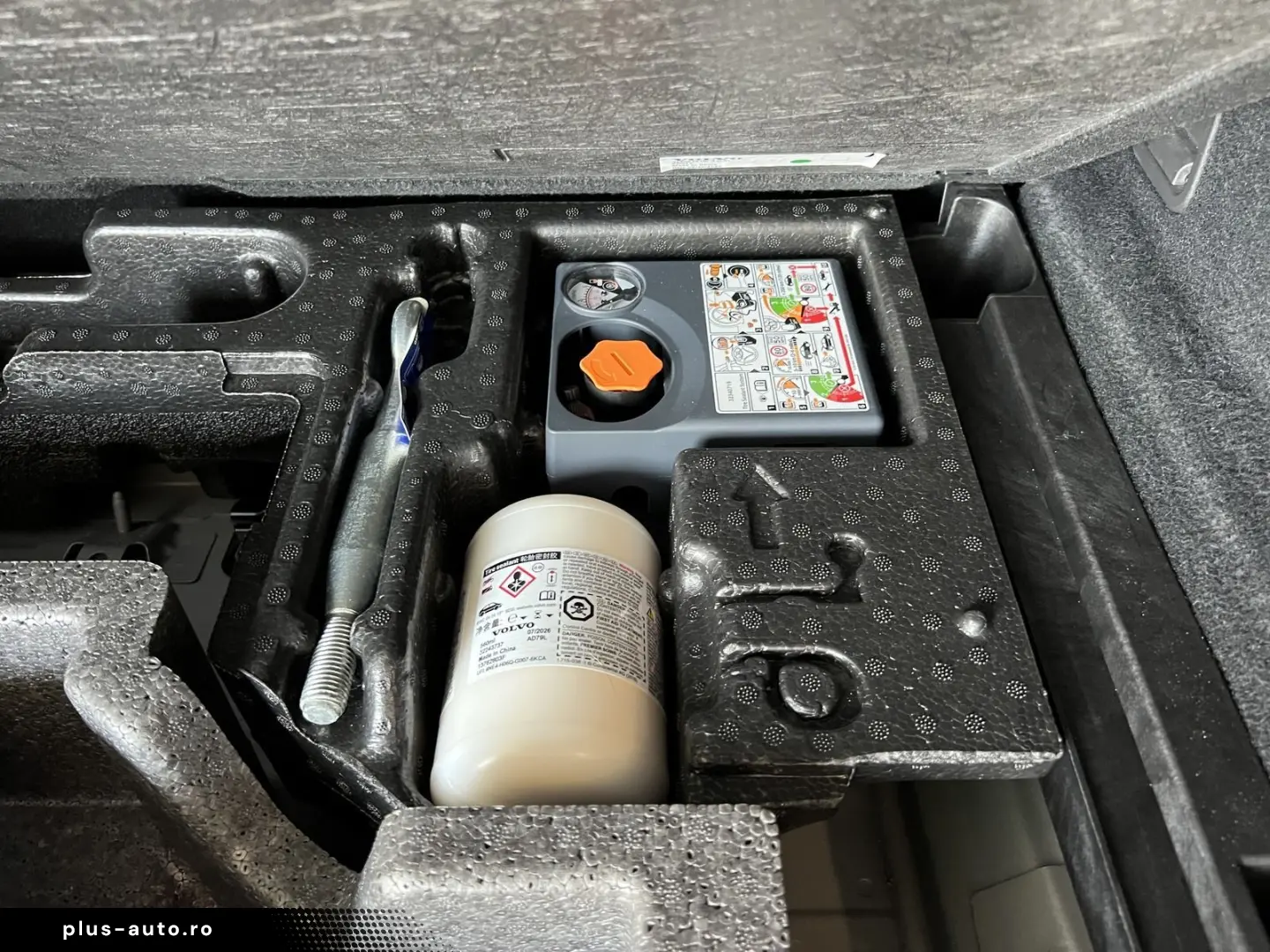 VOLVO XC60 T6 Plus Bright Recharge AWD Tailored Wool