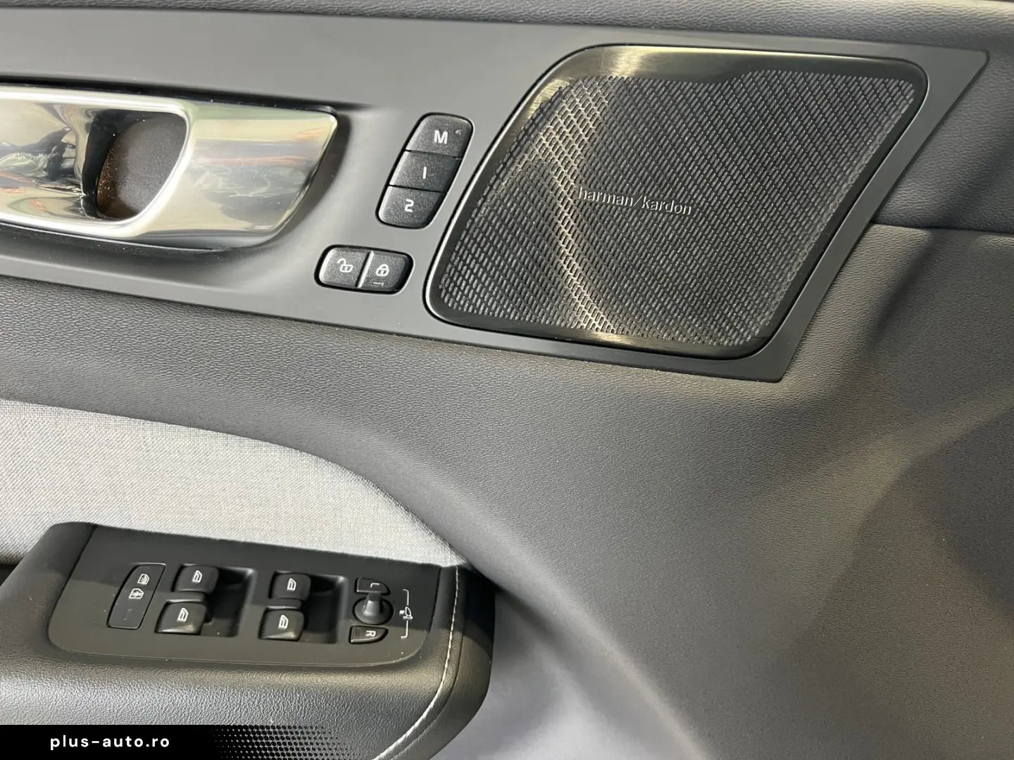 VOLVO XC60 T6 Plus Bright Recharge AWD Tailored Wool