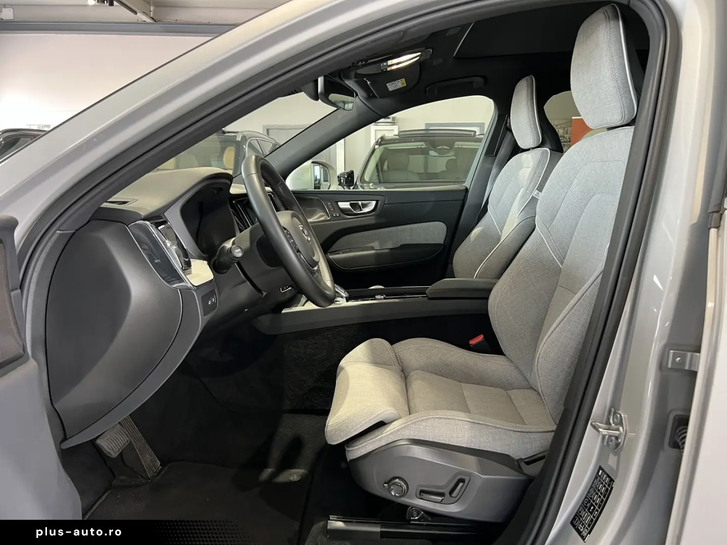 VOLVO XC60 T6 Plus Bright Recharge AWD Tailored Wool