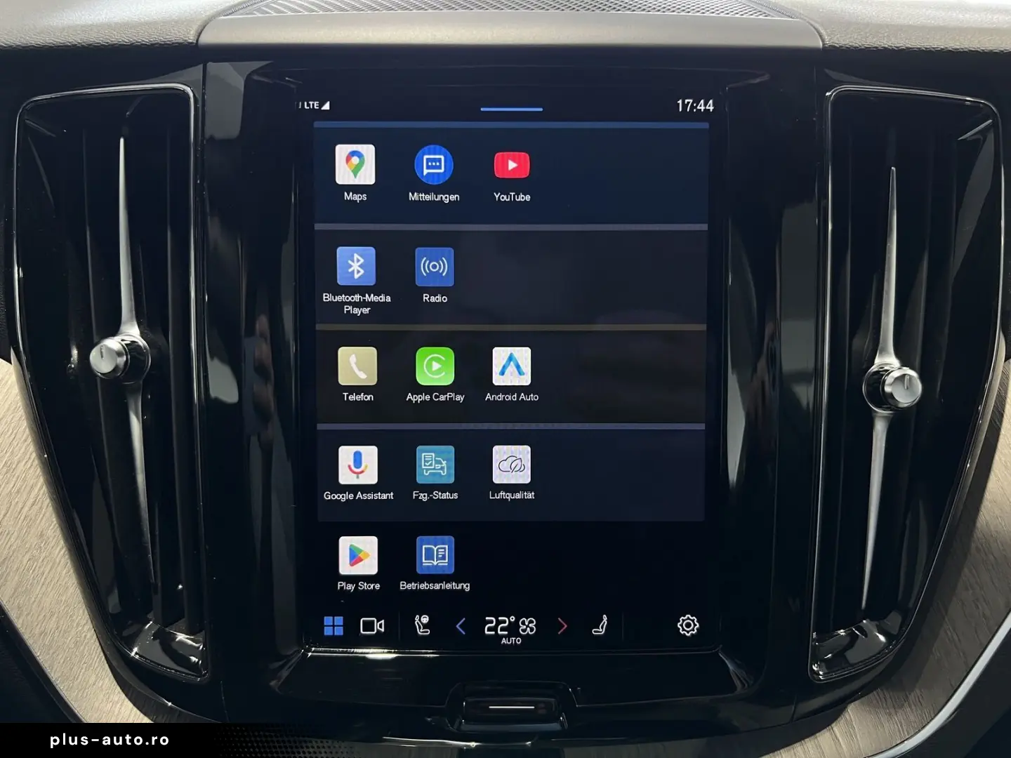 VOLVO XC60 T6 Plus Bright Recharge AWD Tailored Wool