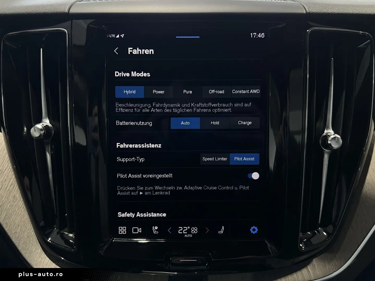 VOLVO XC60 T6 Plus Bright Recharge AWD Tailored Wool