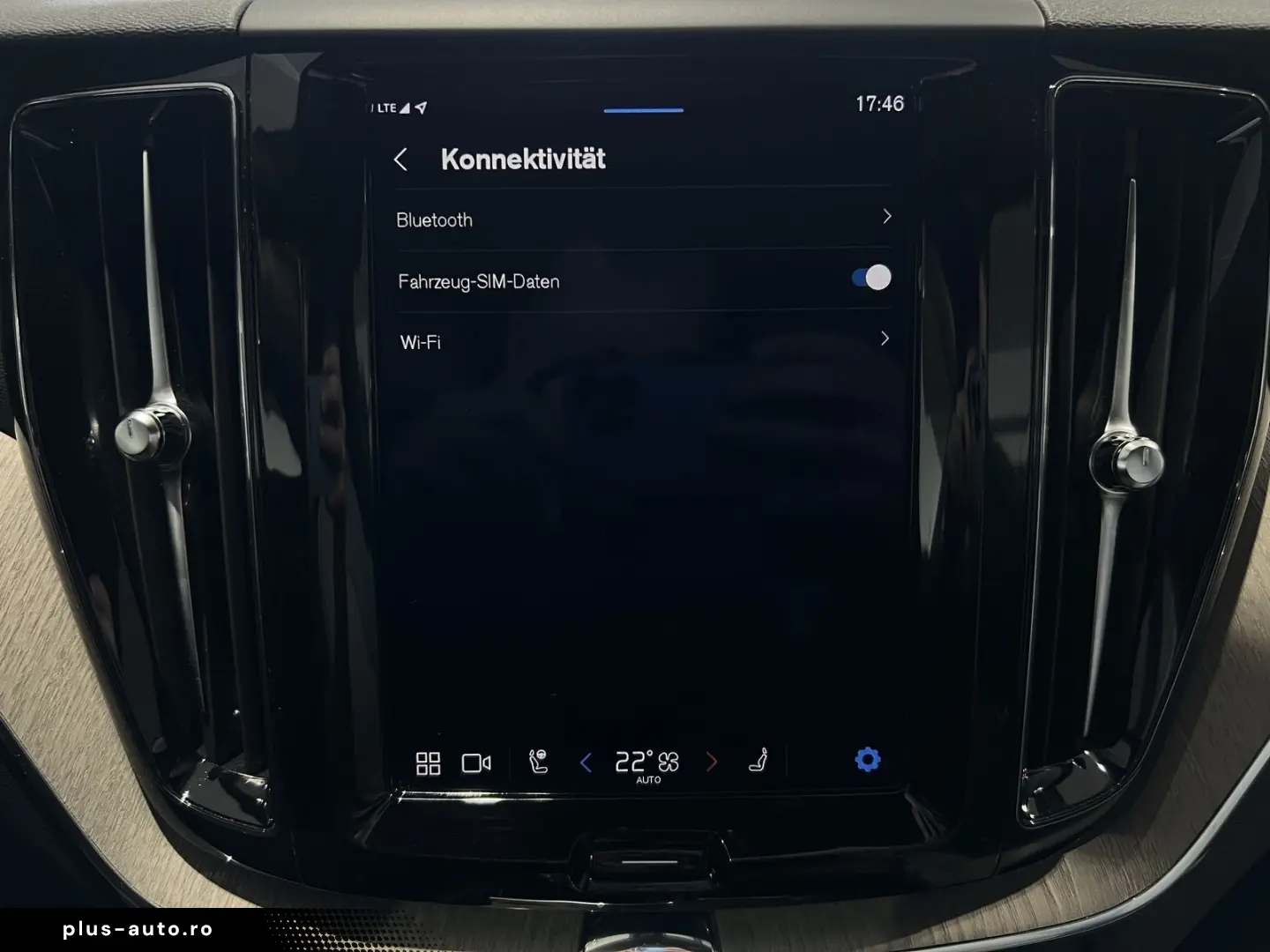 VOLVO XC60 T6 Plus Bright Recharge AWD Tailored Wool