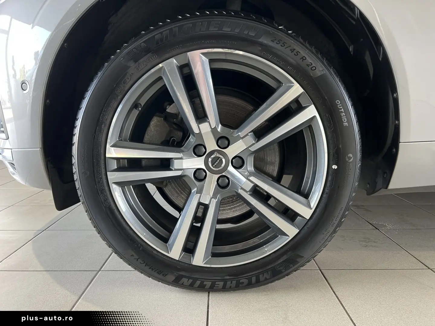 VOLVO XC60 T6 Plus Bright Recharge AWD Tailored Wool