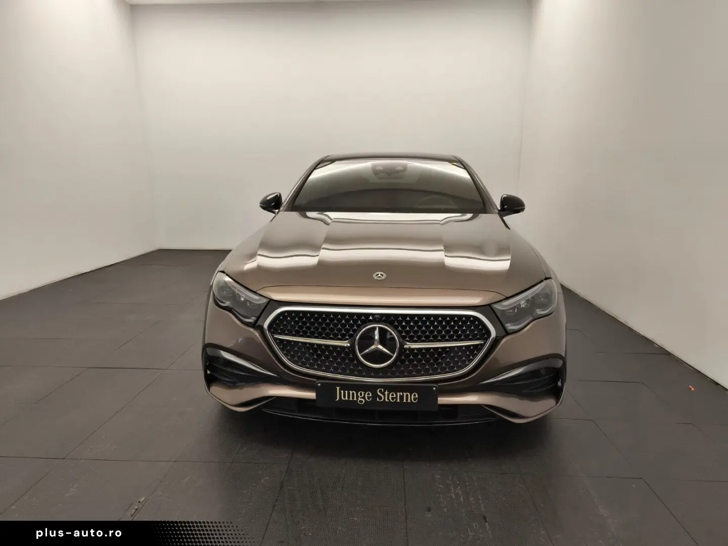 MERCEDES-BENZ E 220 d AMG Prem Plus Pano Distr SuperScreen